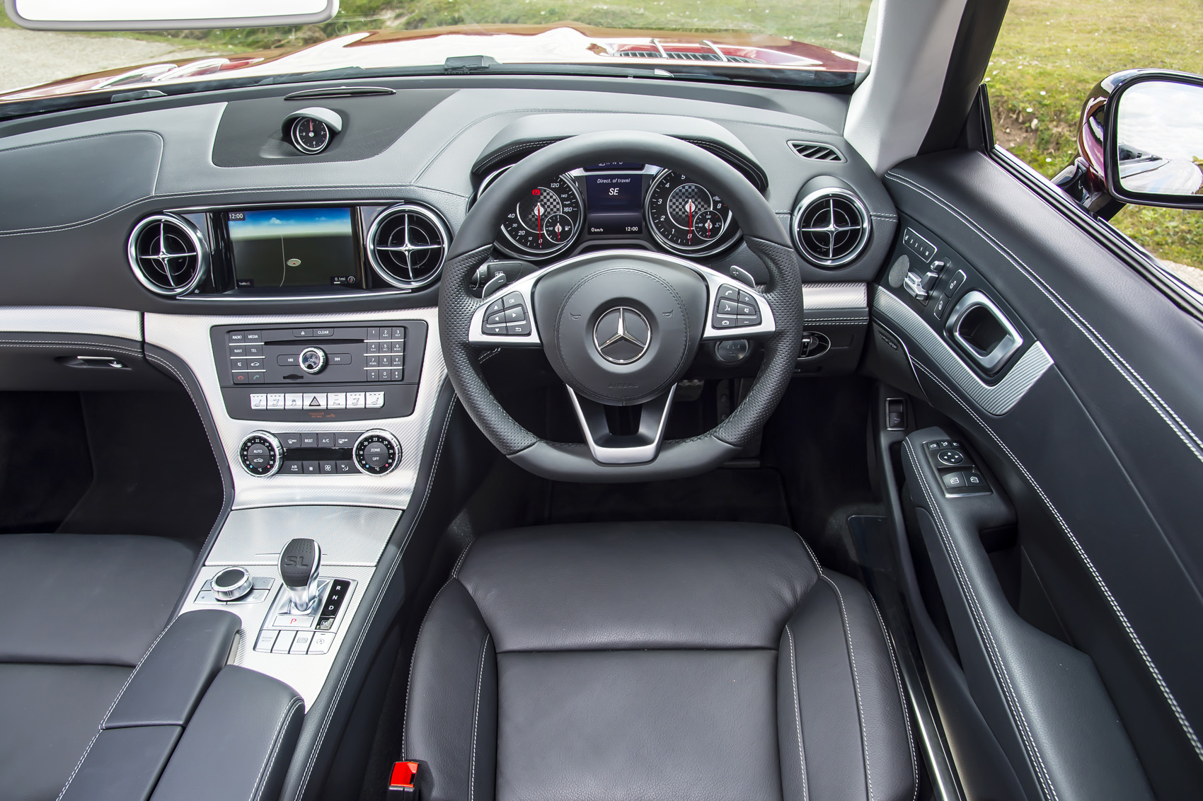 Mercedes-Benz SL dashboard