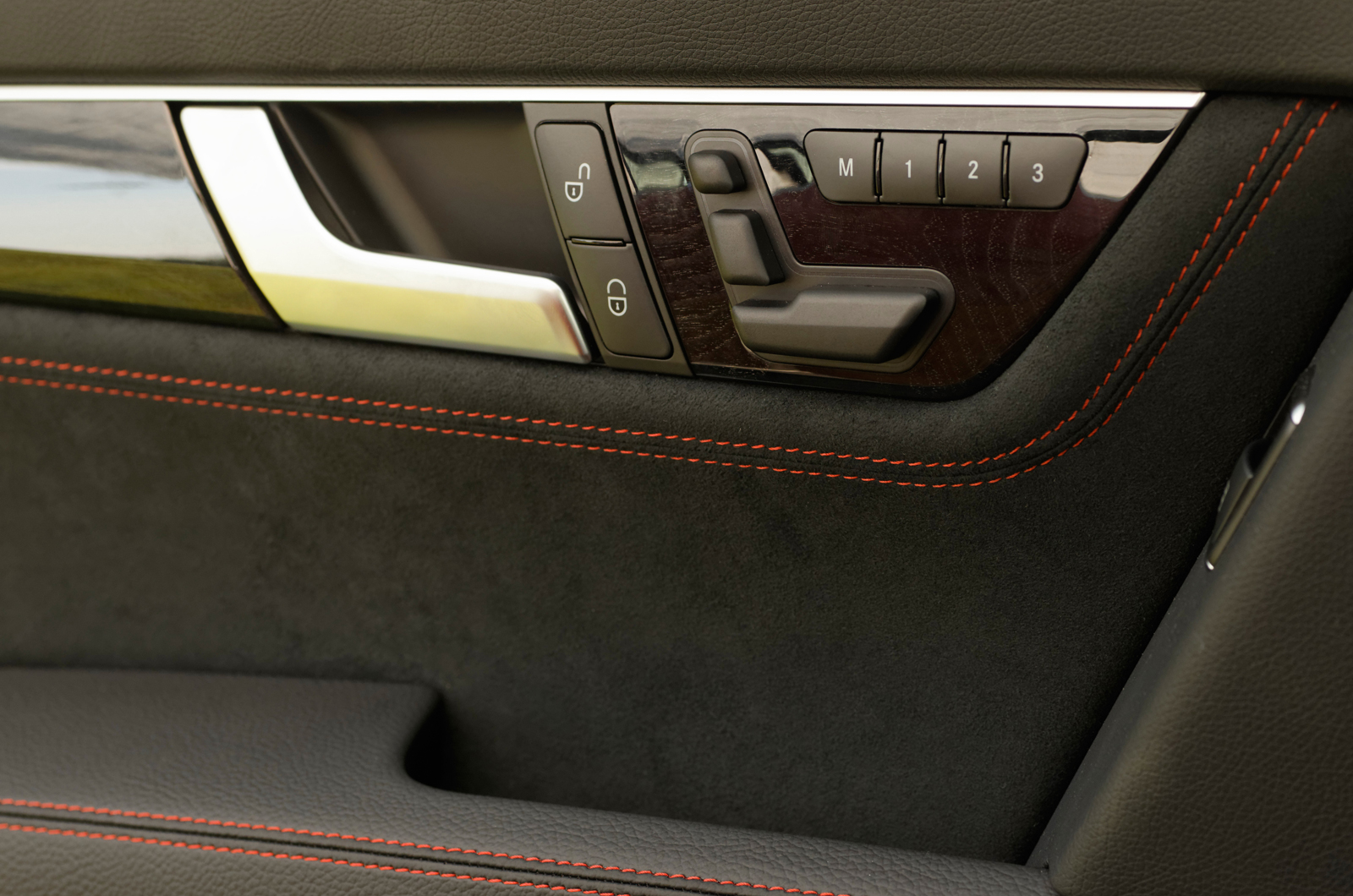 Mercedes Benz C Class 07 14 Interior Autocar