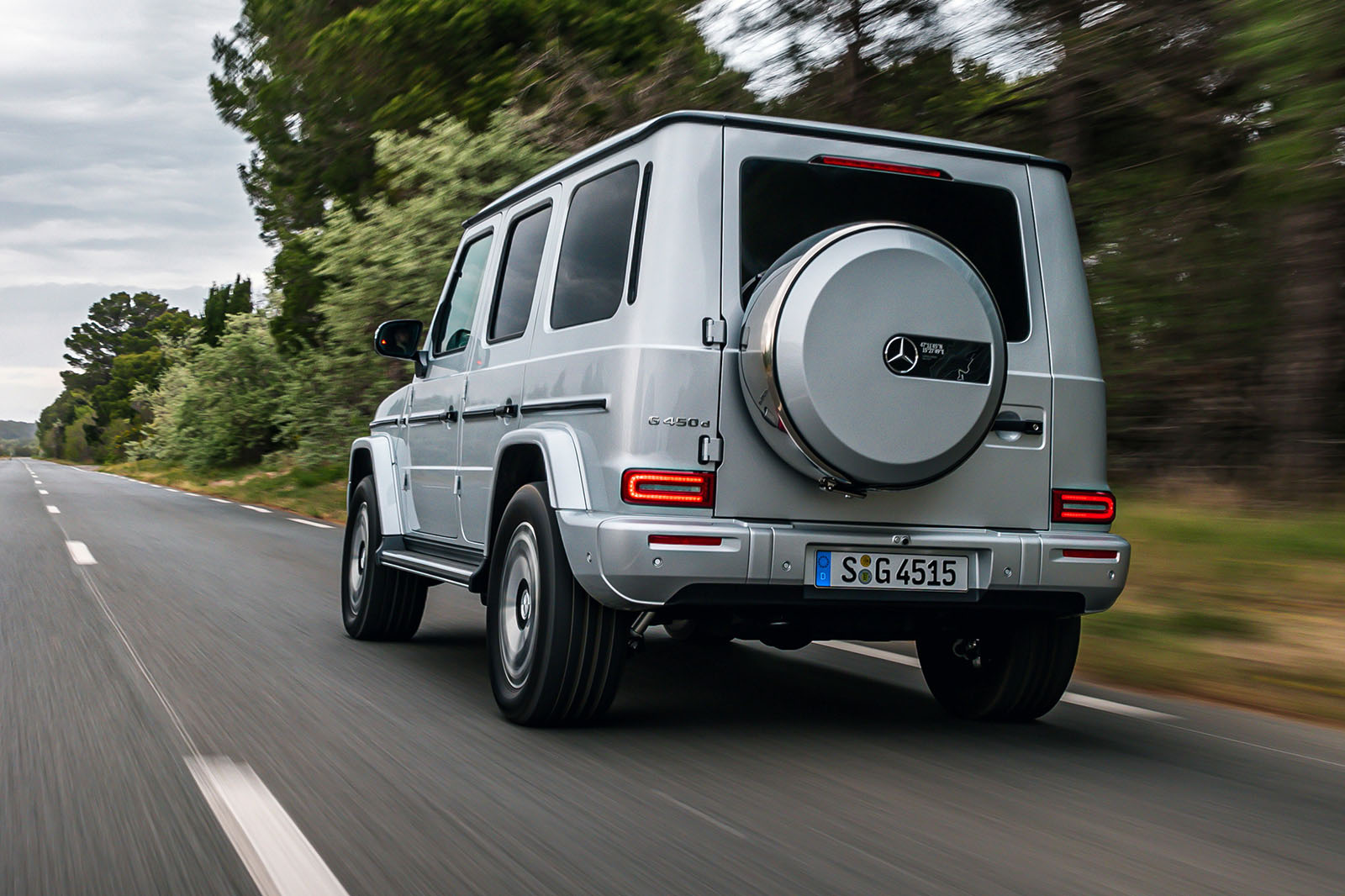 mercedes g450 review 2024 02 rear tracking