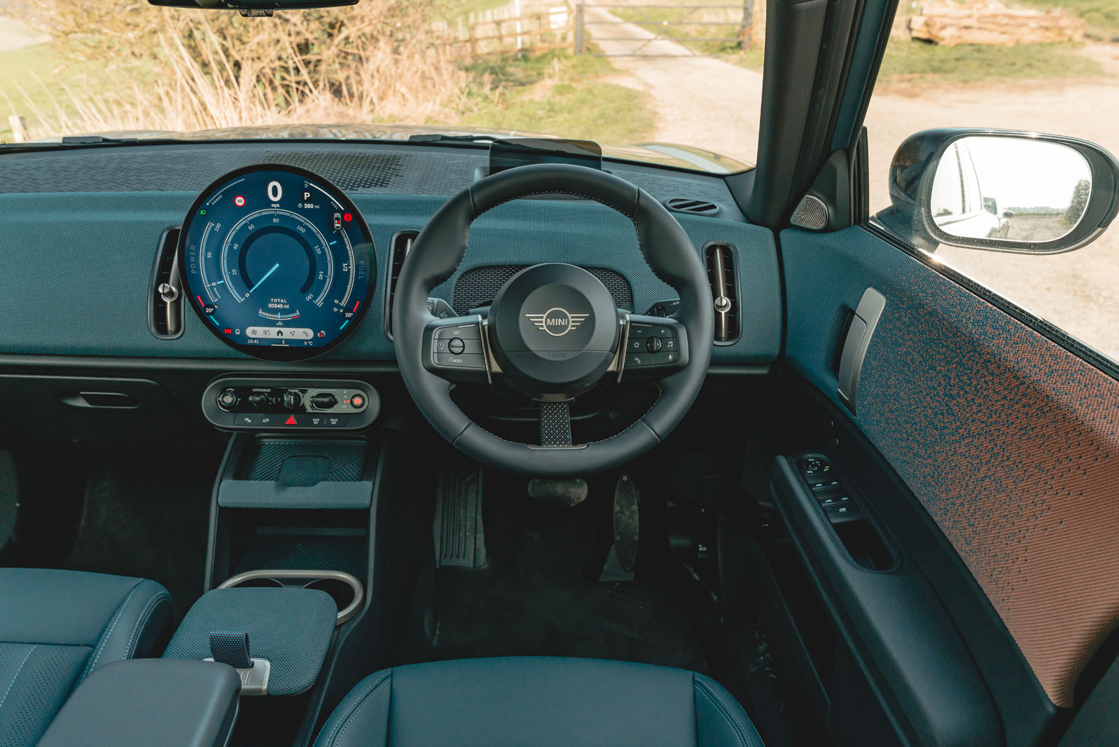 mini countryman review 2024 11 dash