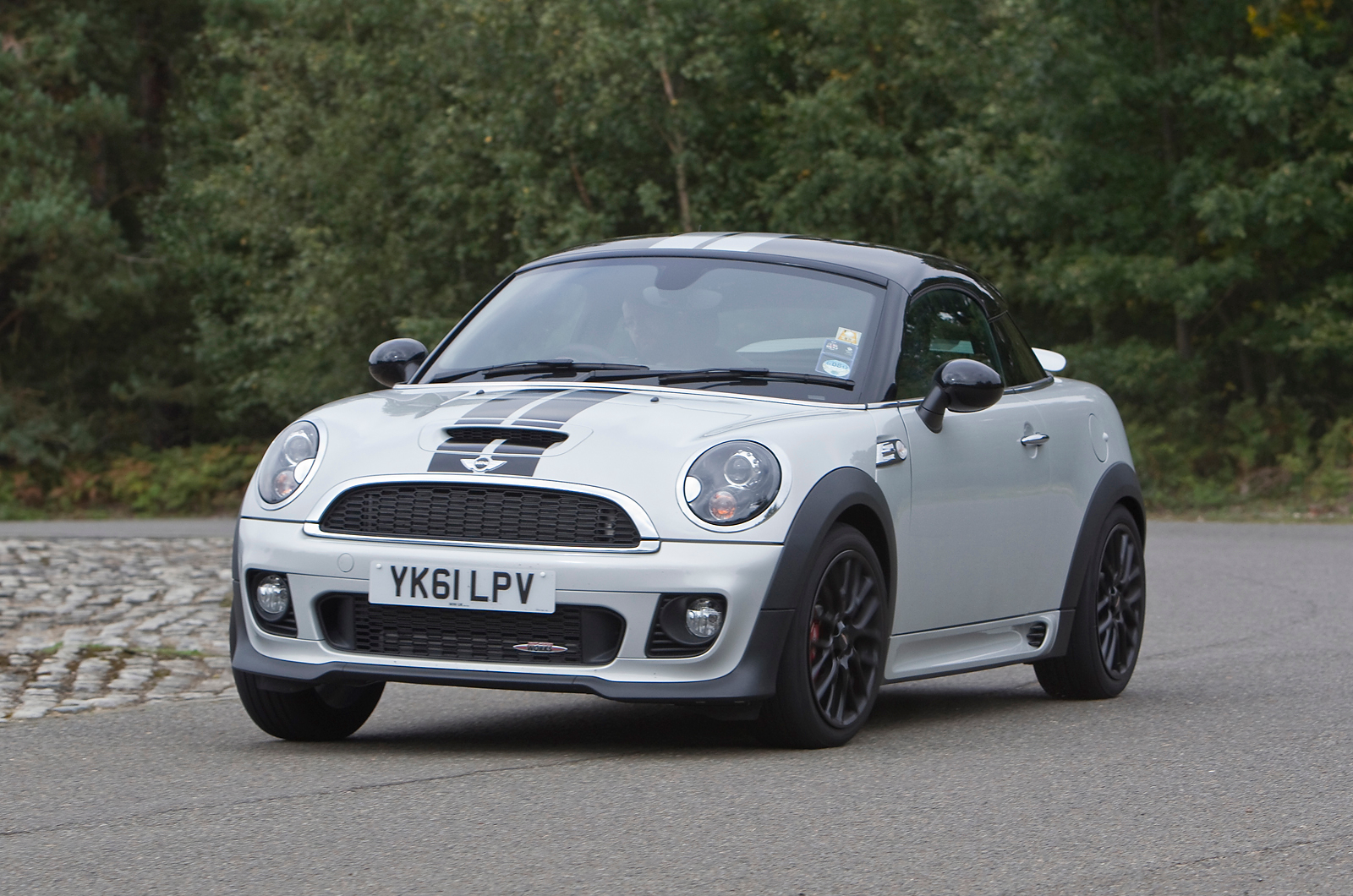 Mini Coupé cornering