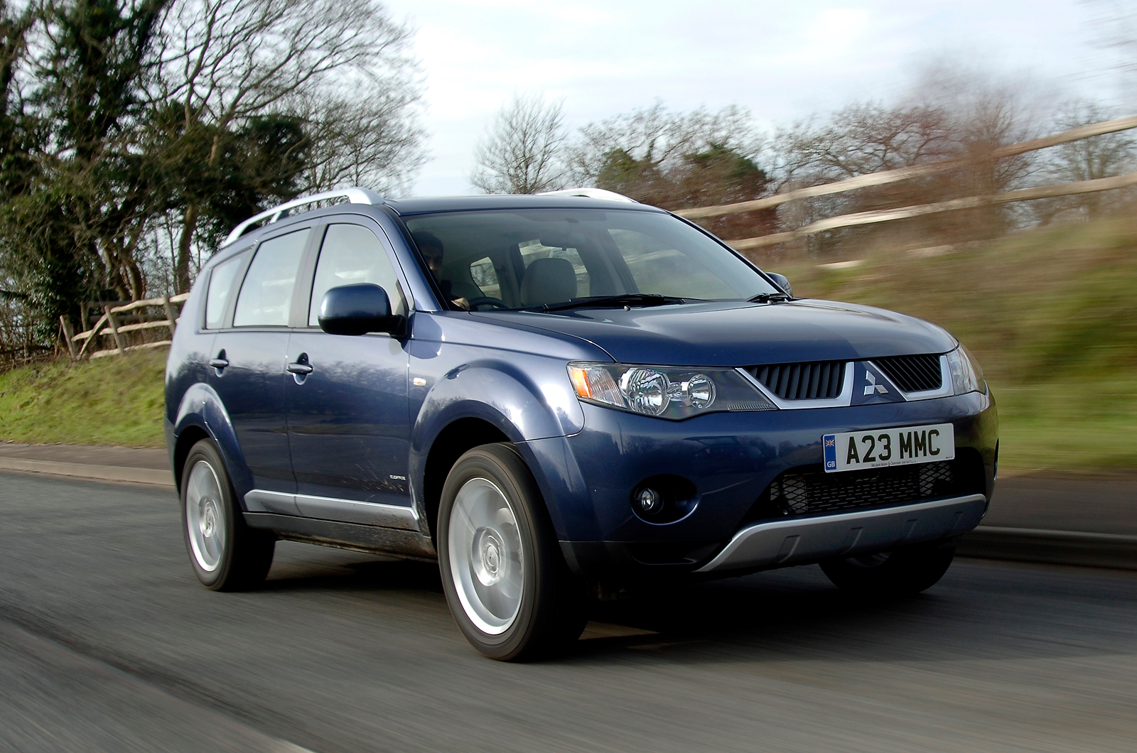 Mitsubishi Outlander front quarter