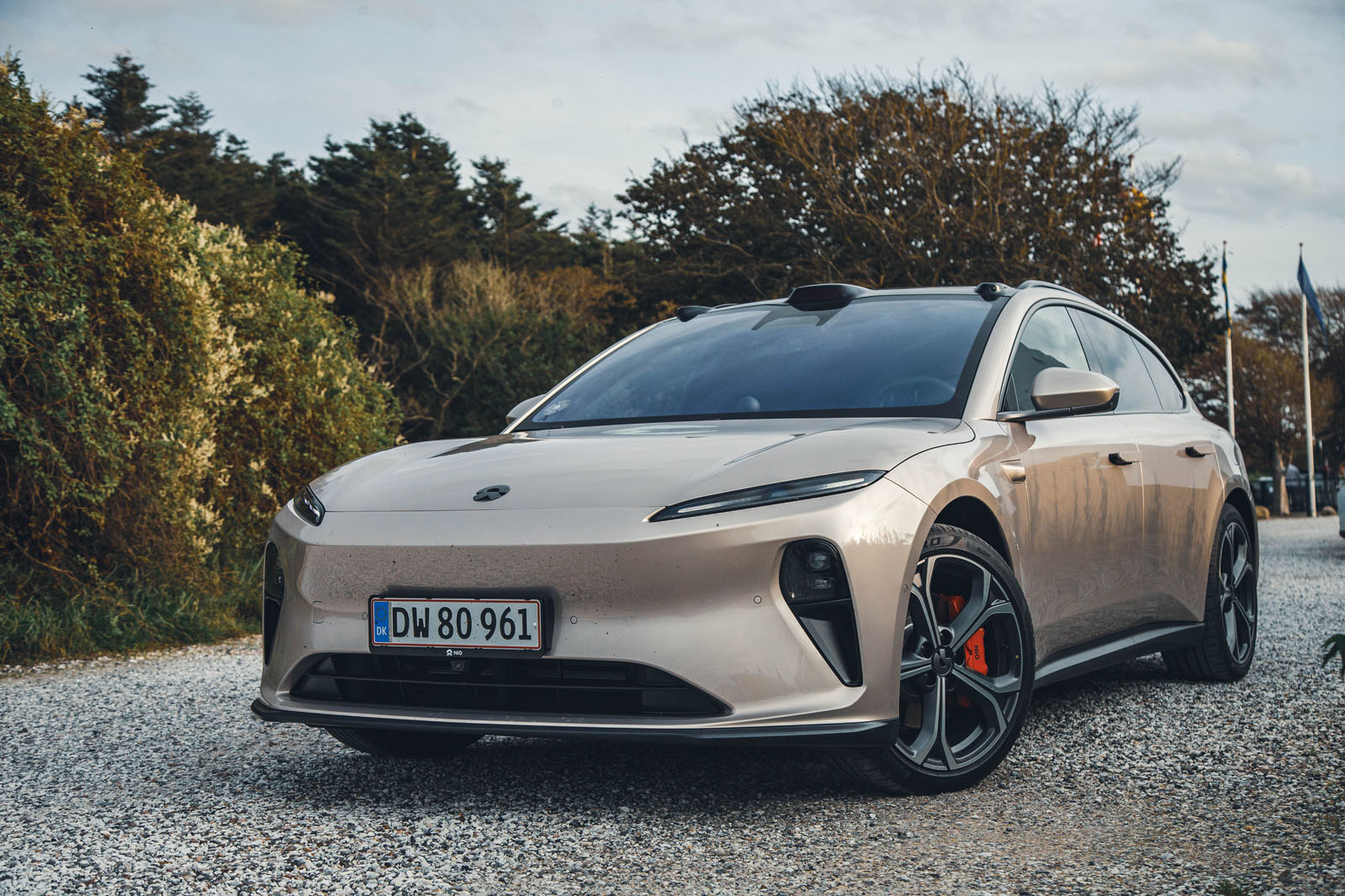 nio et5 touring review 2023 24 static front