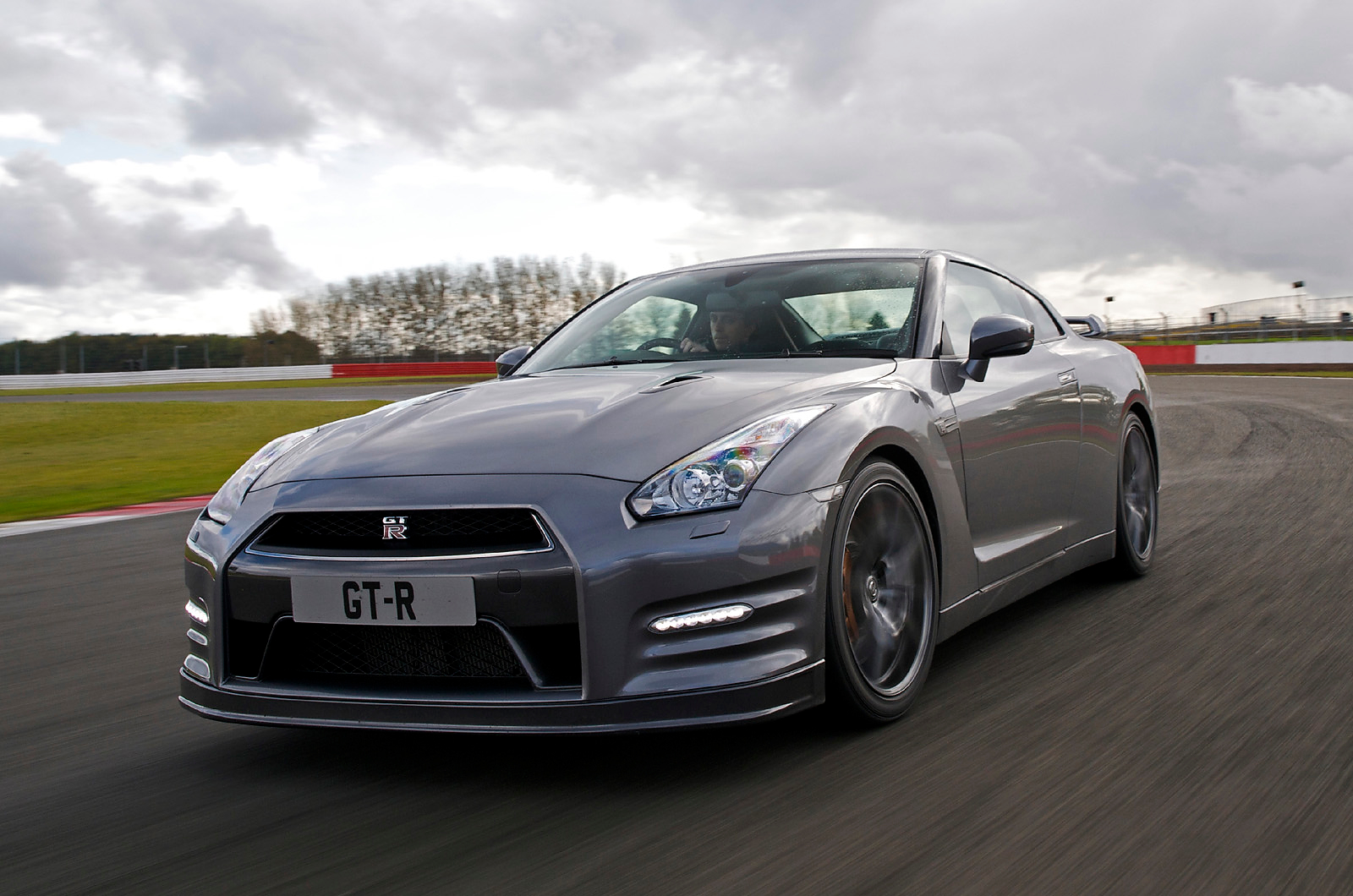 Nissan GT-R front quarter