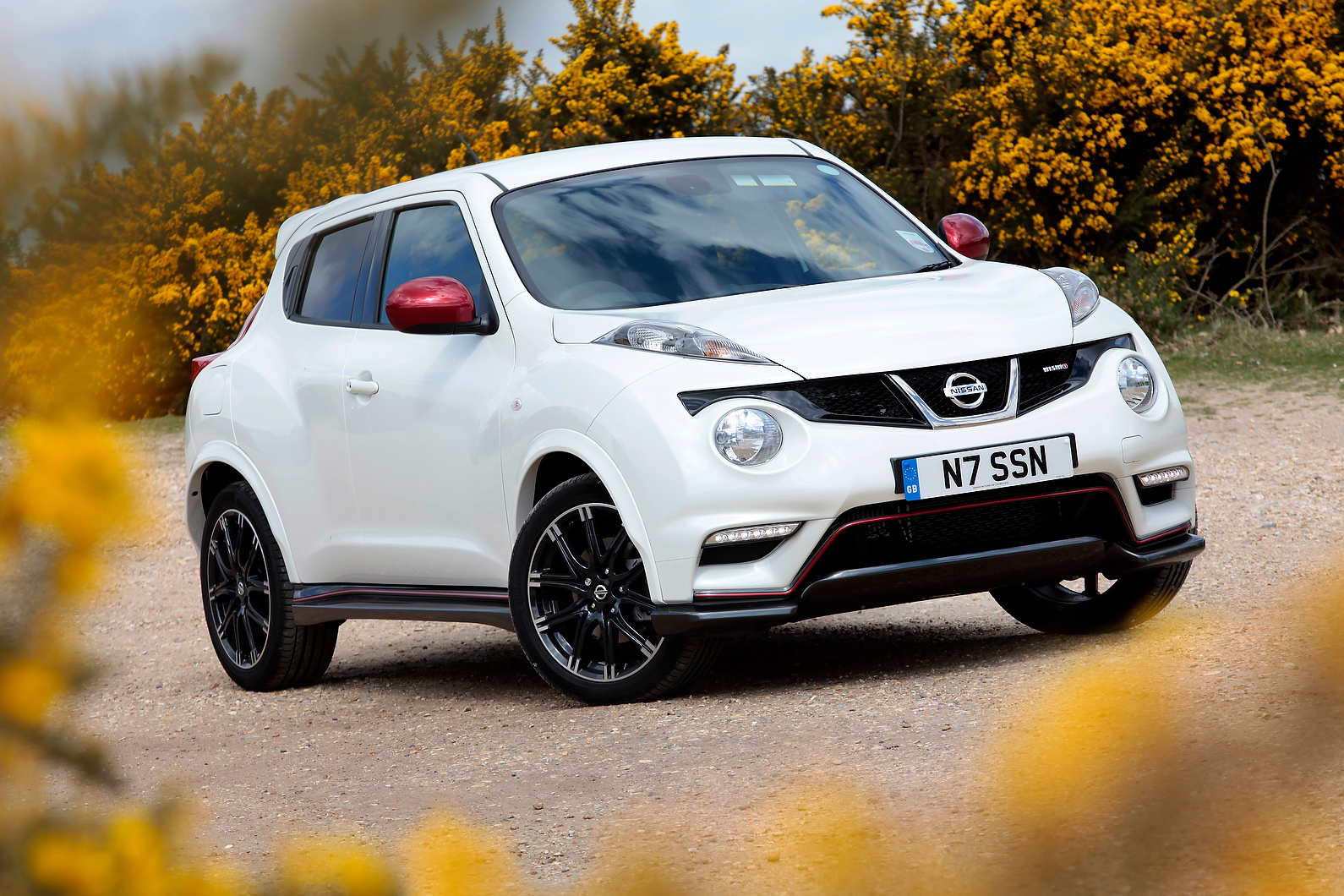 NISSAN JUKE HYBRID INAUGURATES THE NEW VISUAL LANGUAGE OF