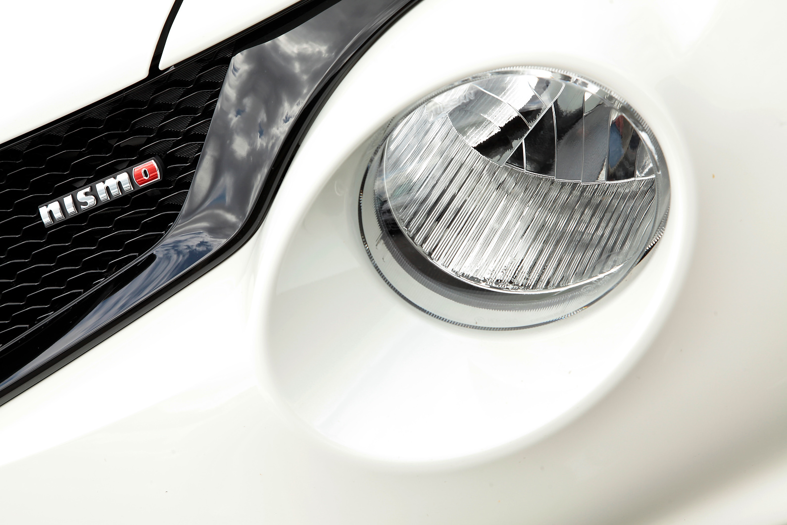 Nissan Juke Nismo headlight