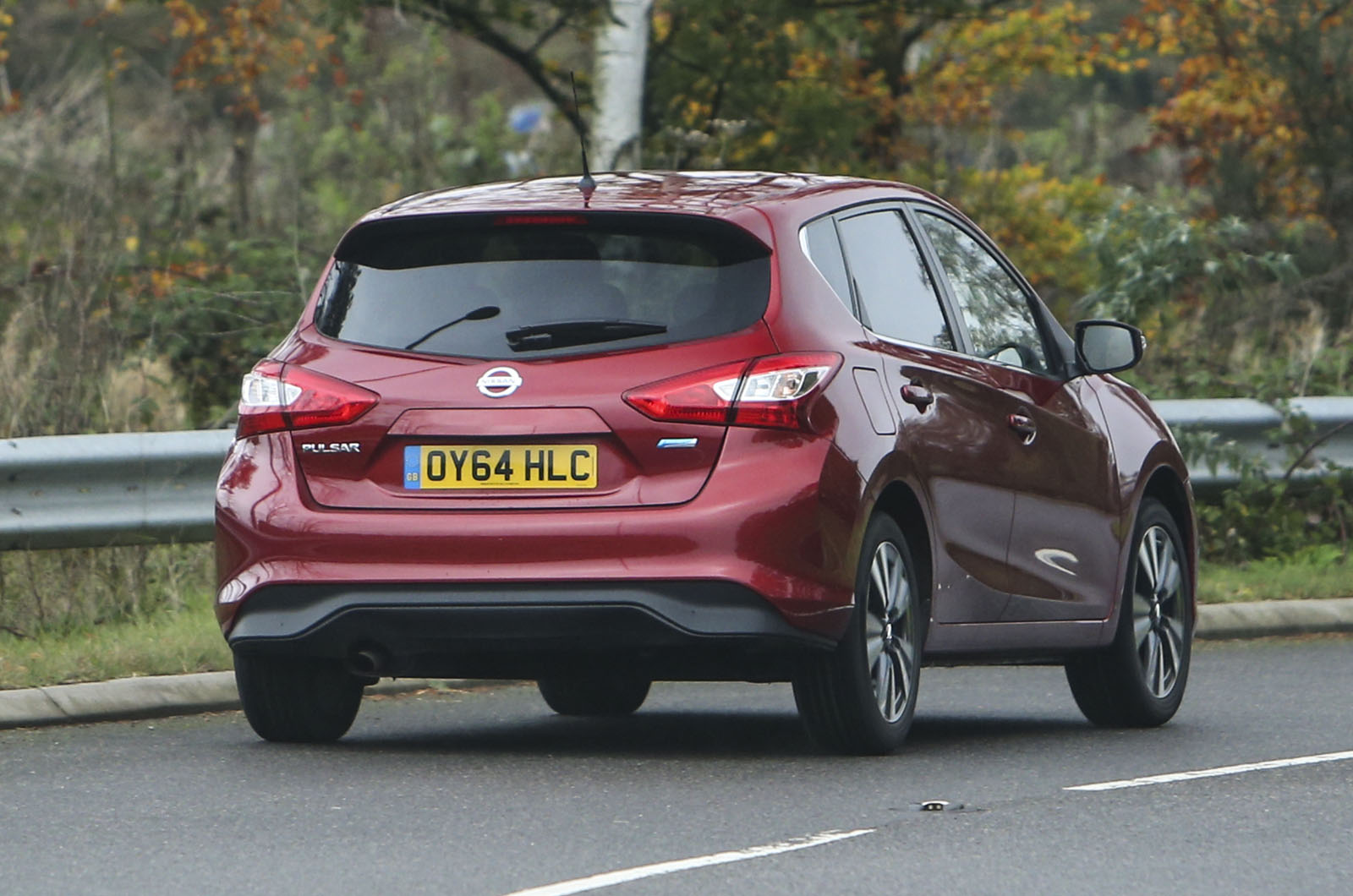 Nissan Pulsar rear cornering