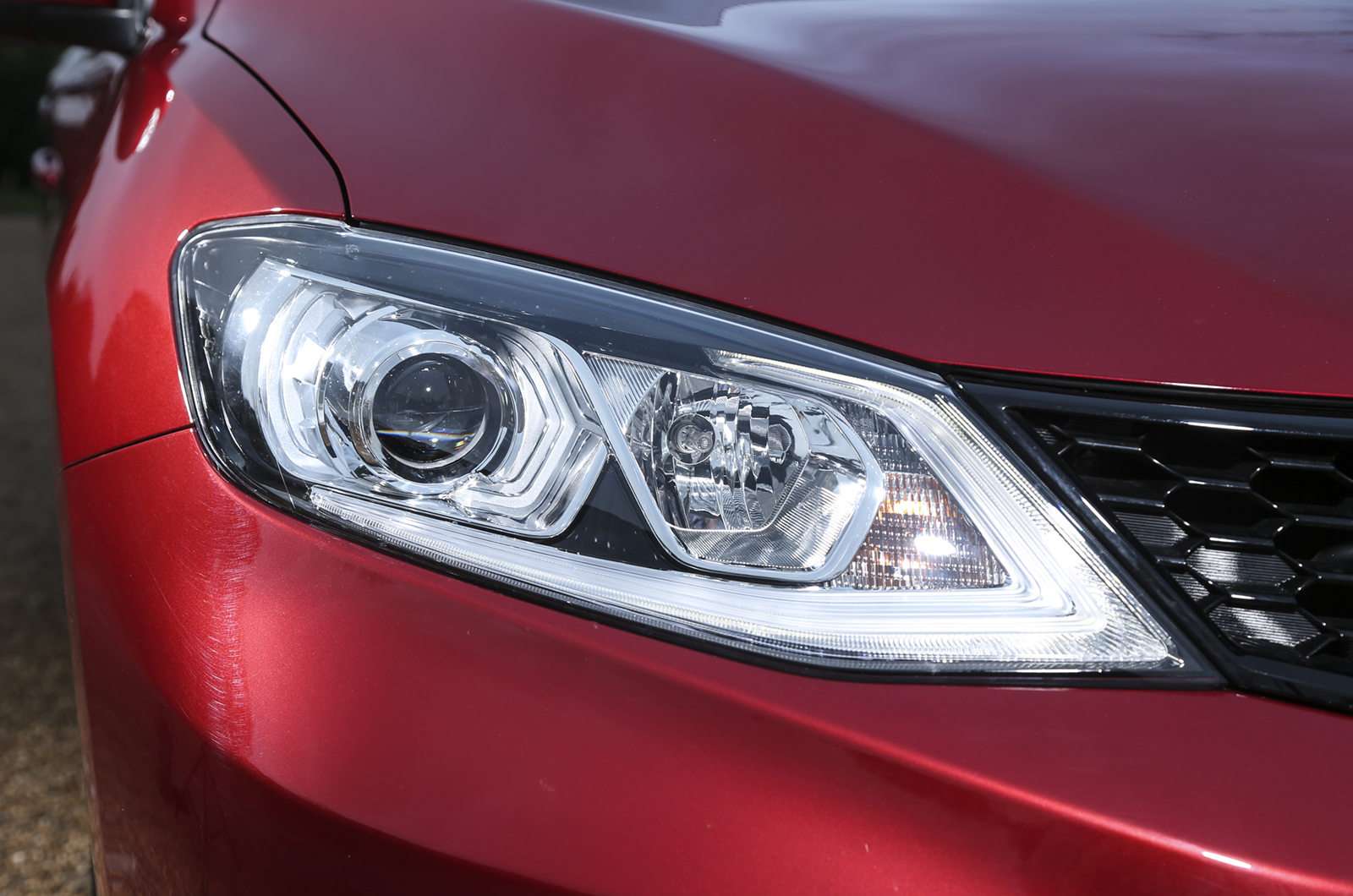 Nissan Pulsar LED headlights