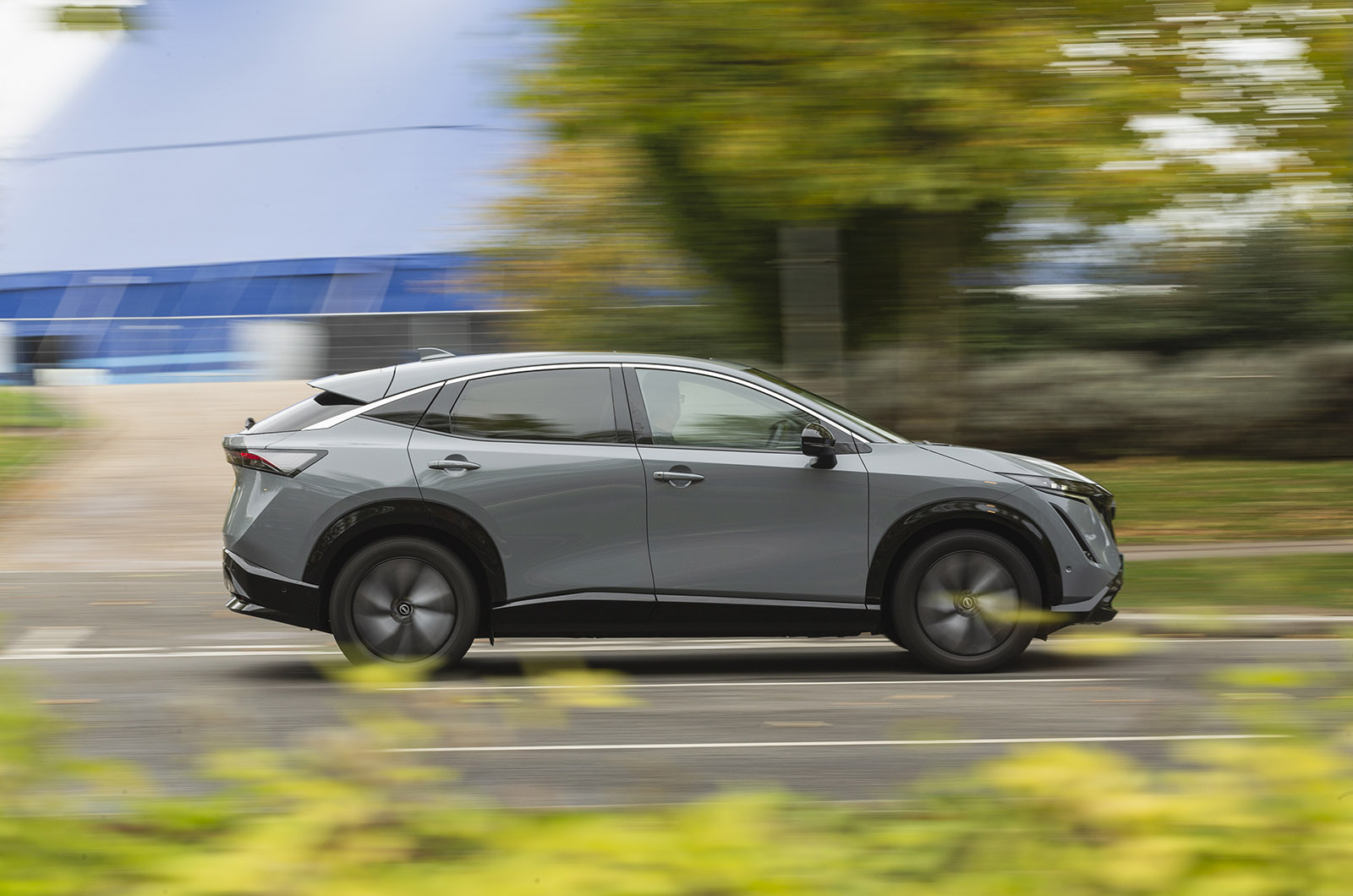 Nissan Ariya panning