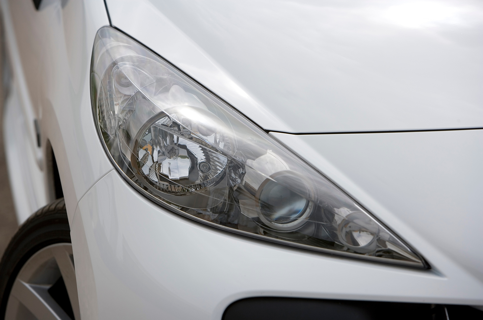 Peugeot 207 headlight