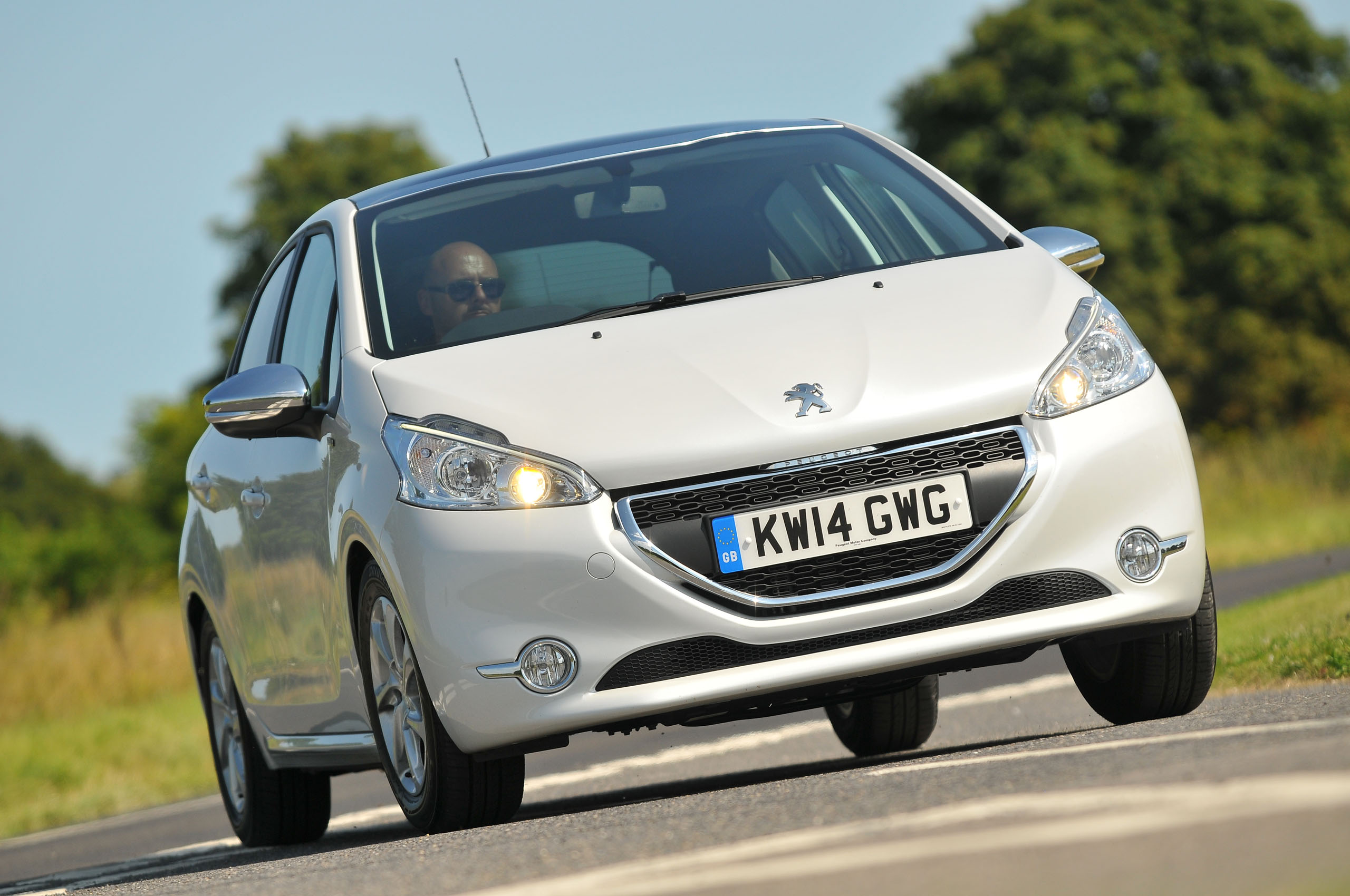 Peugeot 208 cornering