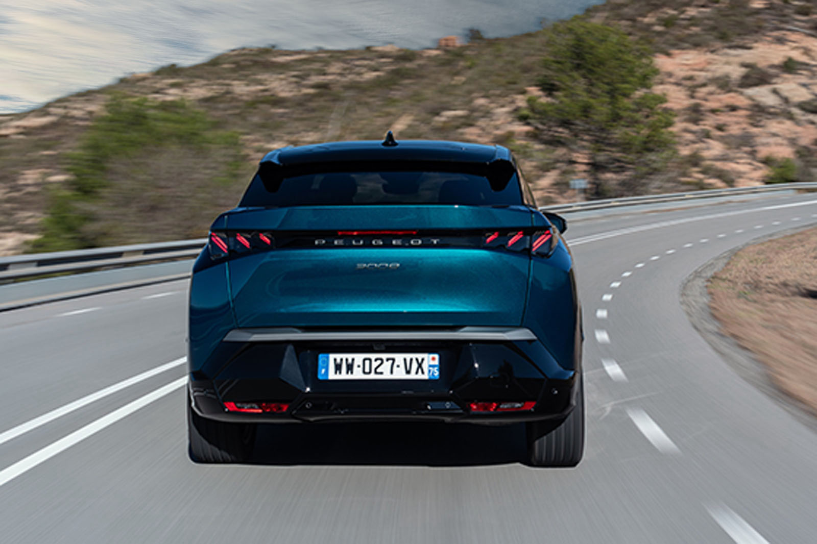 peugeot 3008 review 2024 05 tracking rear