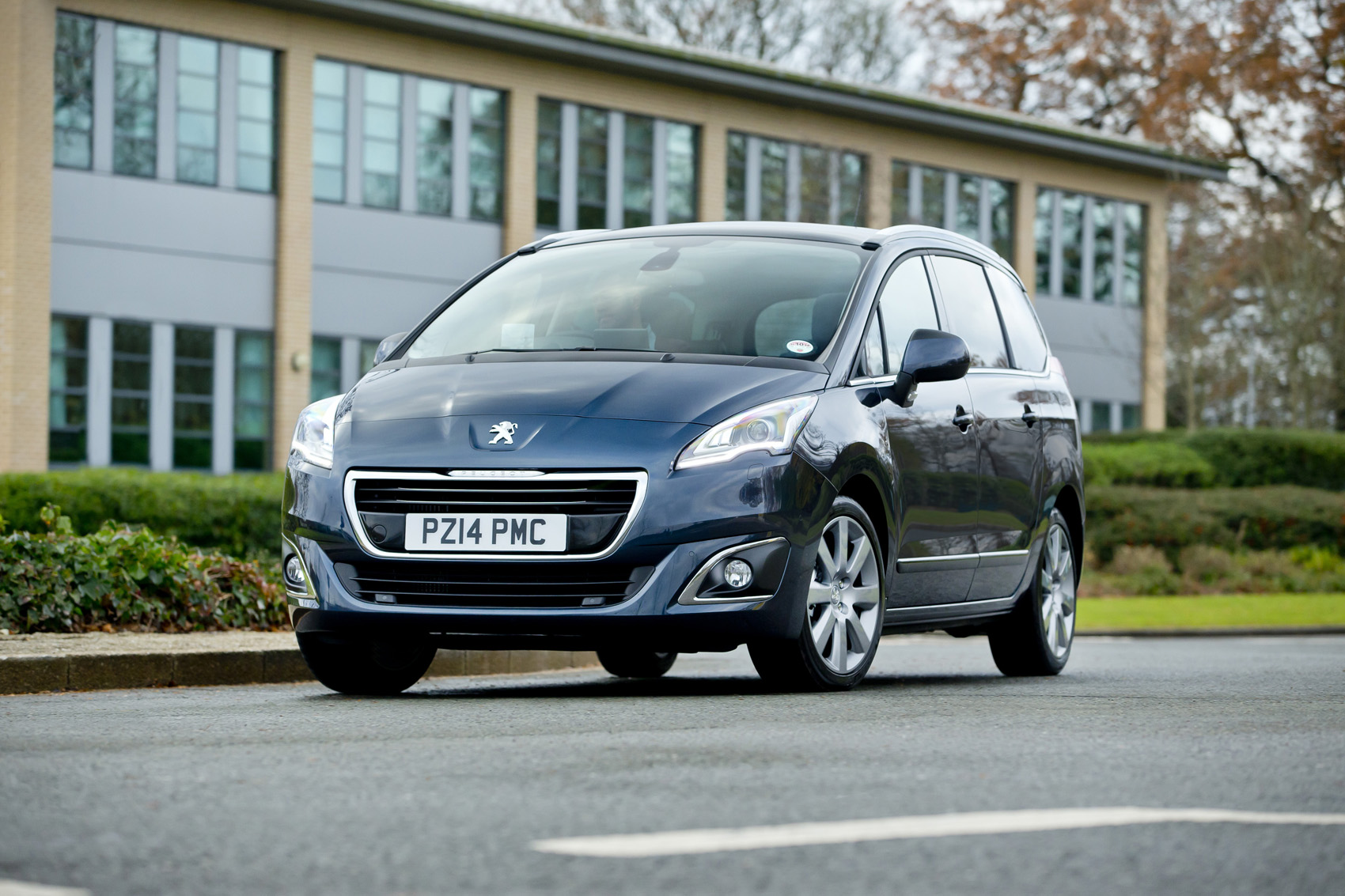 4 star Peugeot 5008