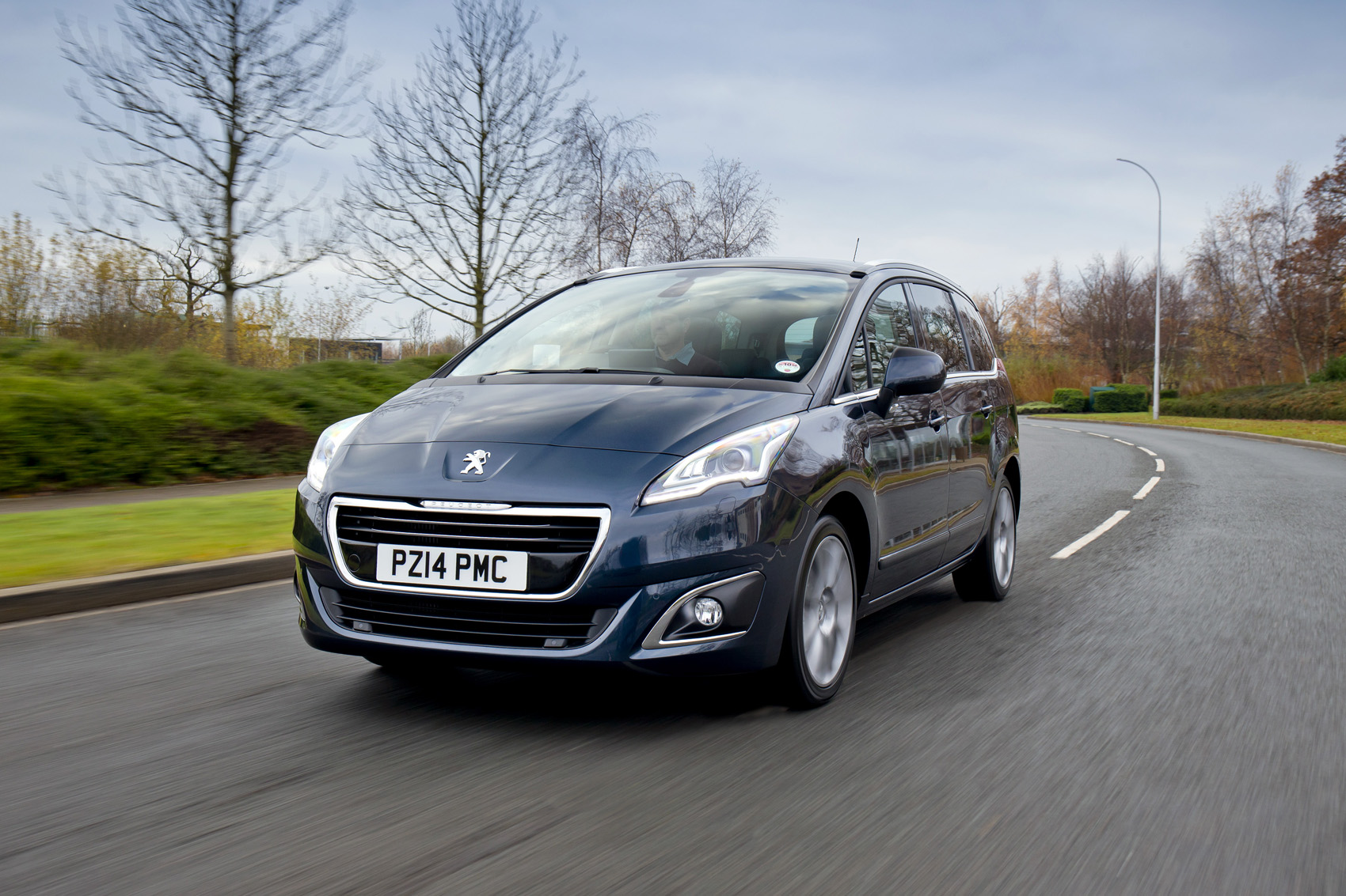 Peugeot 5008 cornering