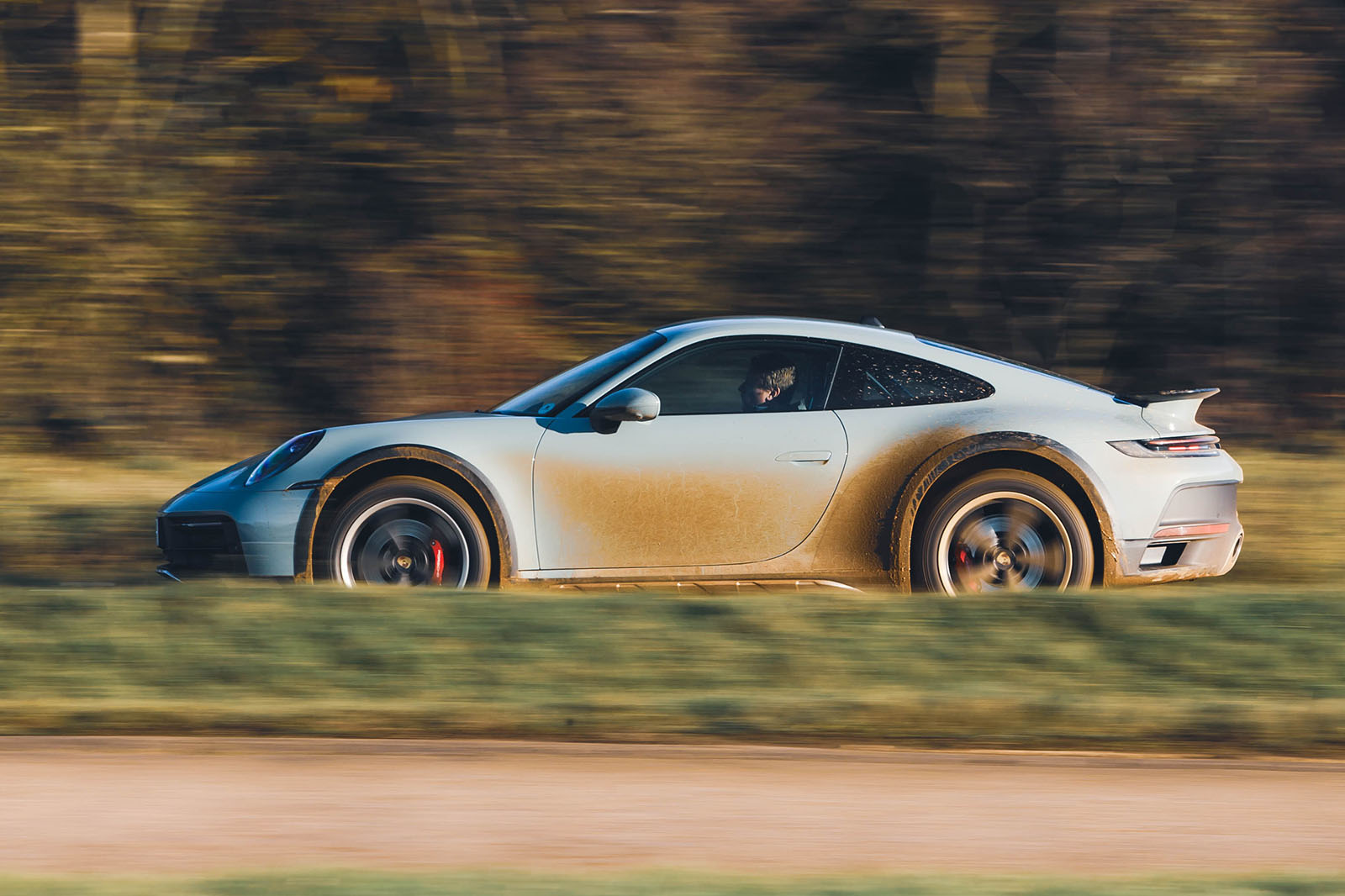 porsche 911 dakar review 2024 02 panning side