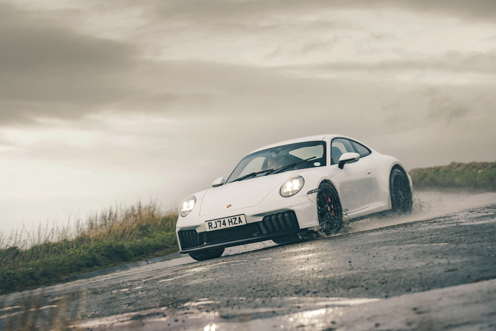 porsche 911 gts 992.2 virage 2025 angle avant 15 porsche 911 gts 992.2 virage 2025 angle avant 15