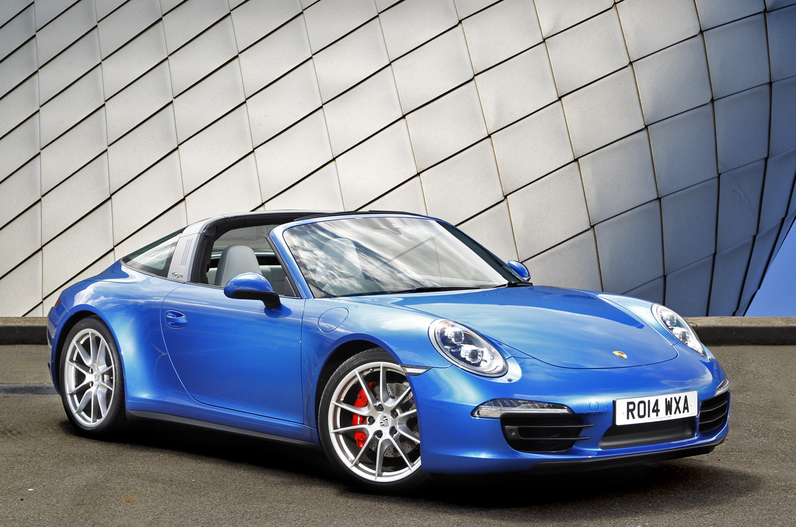 4 star Porsche 911 Targa