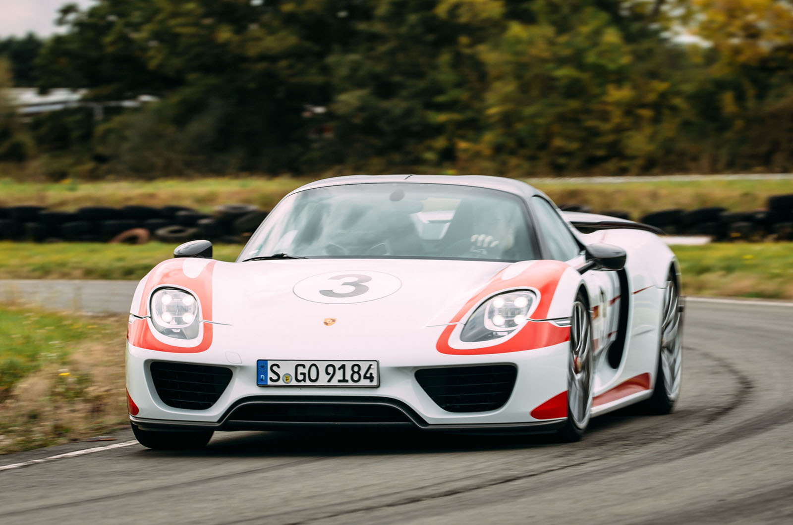 Porsche 918 Spyder cornering