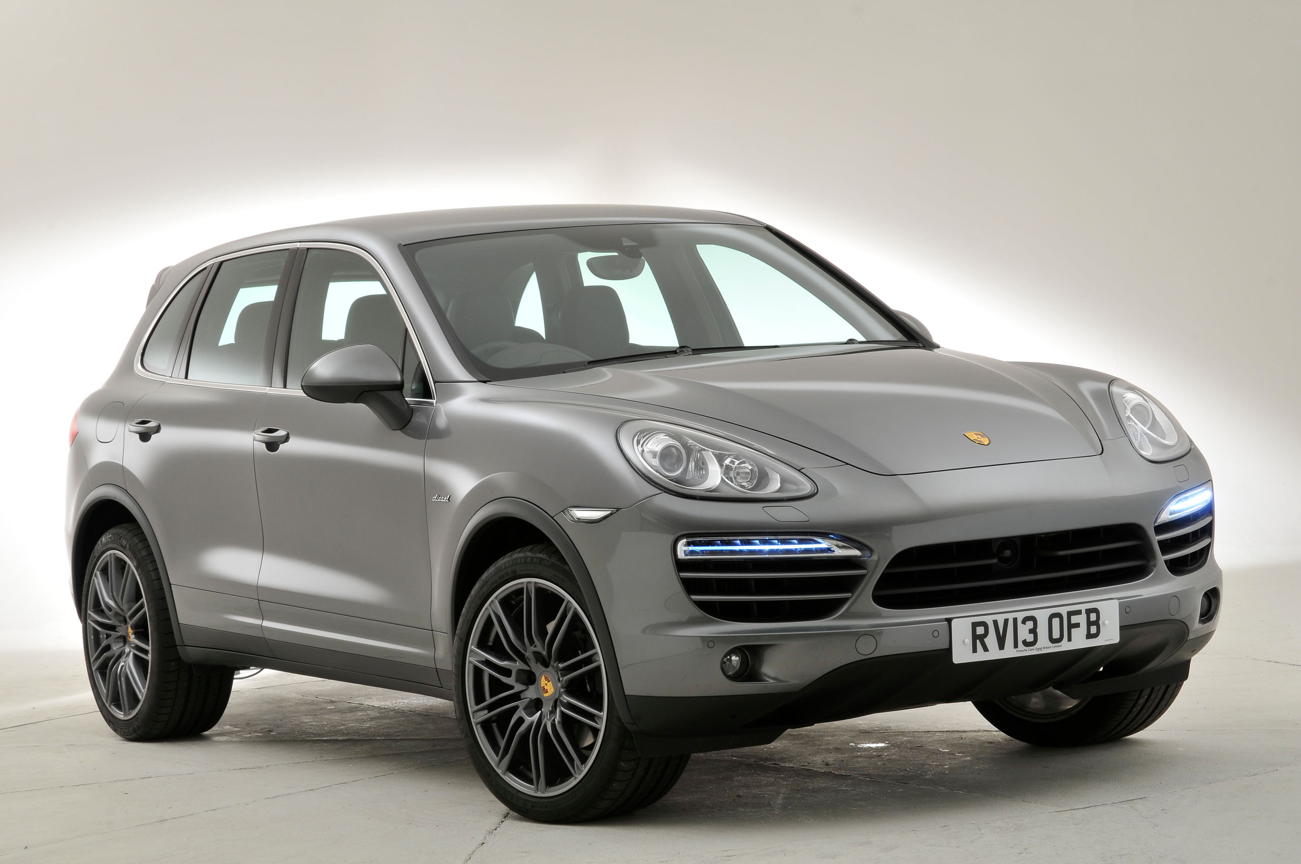 4 star Porsche Cayenne