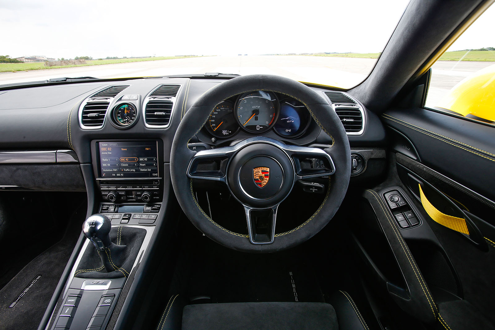 Porsche Cayman GT4 dashboard