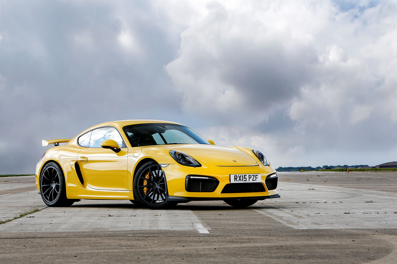 5 star Porsche Cayman GT4