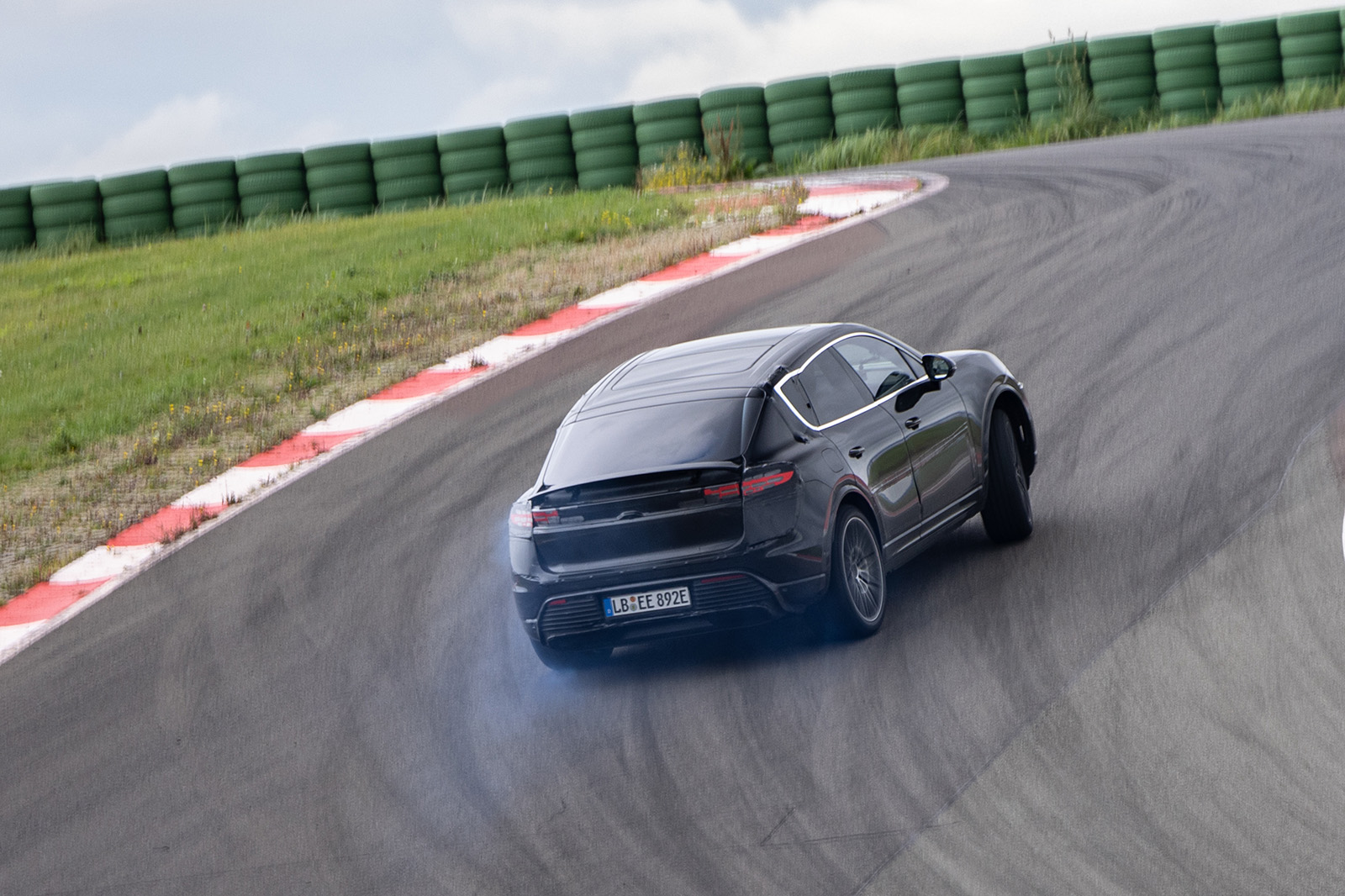 Porsche Macan Electric drifting