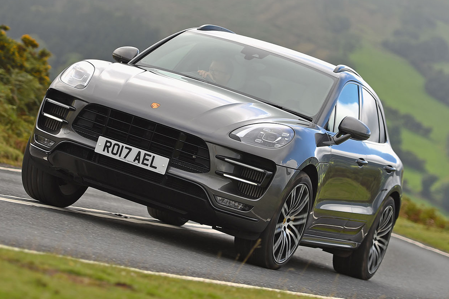 PORSCHE Macan turbo