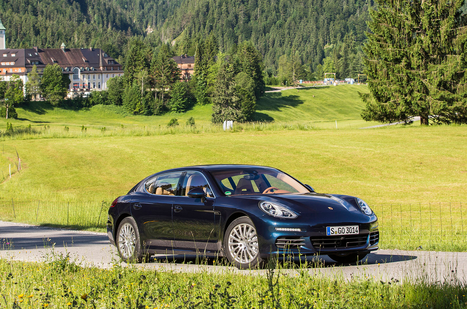 4 star Porsche Panamera