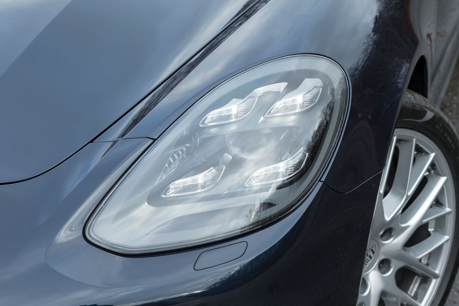 Porsche Panamera LED headlights