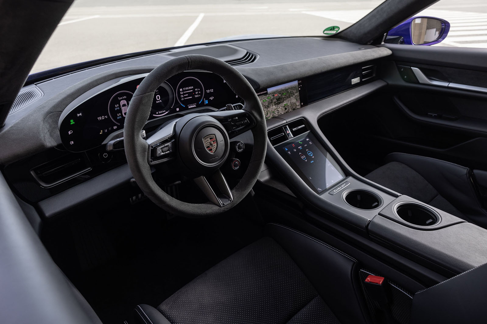 porsche taycan turbo gt review 2024 09 interior