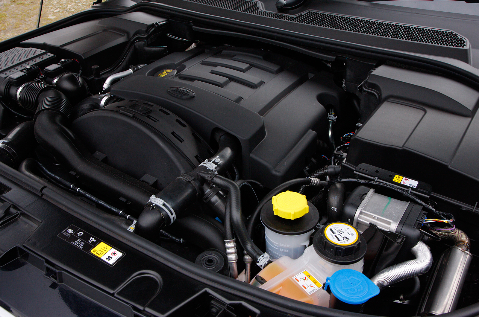 Longitudinal Range Rover Sport engine