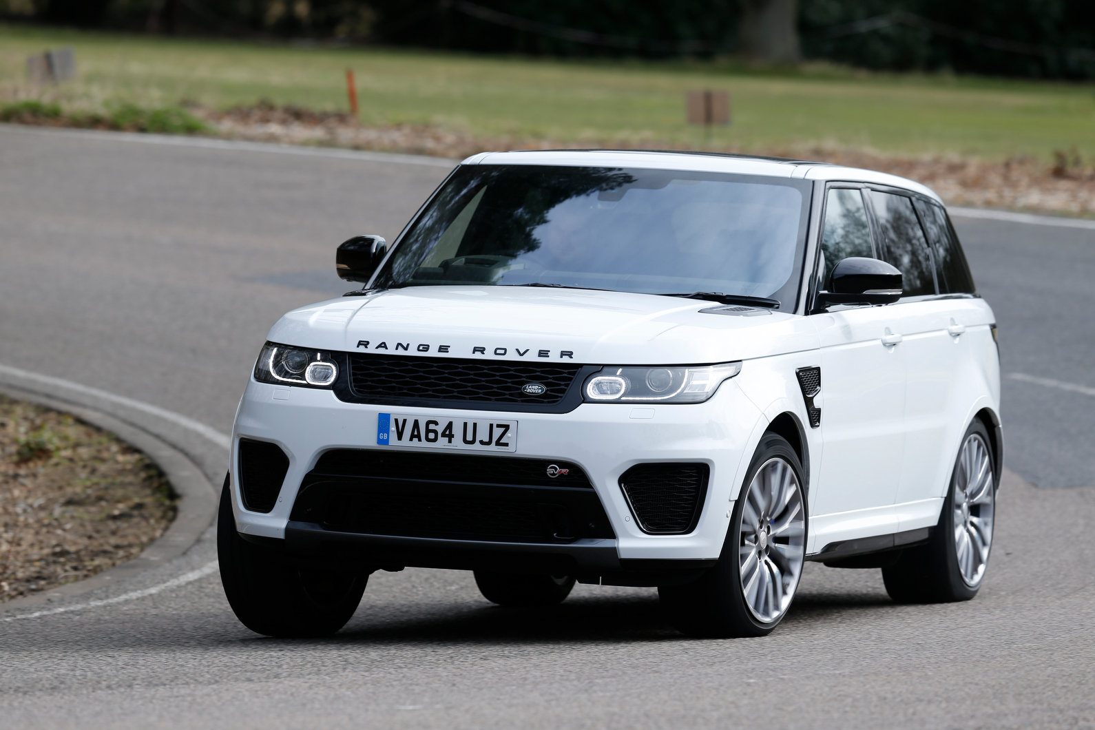 Range Rover SVR cornering