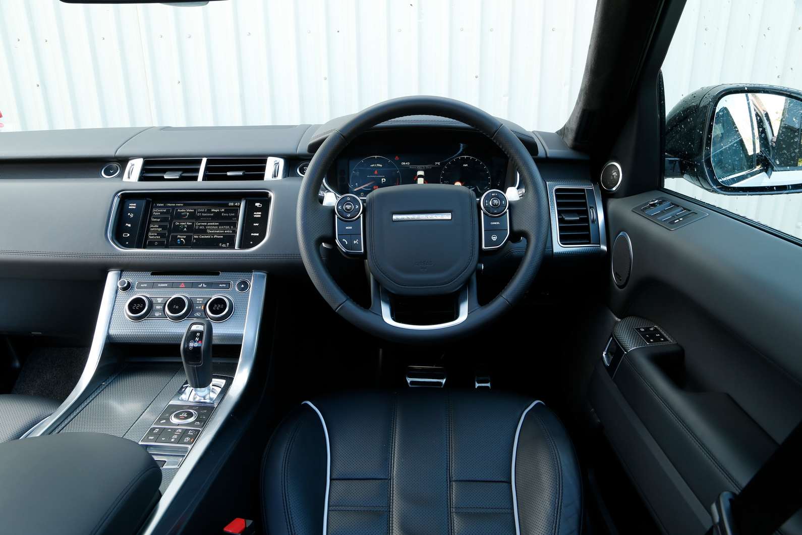 Range Rover SVR dashboard