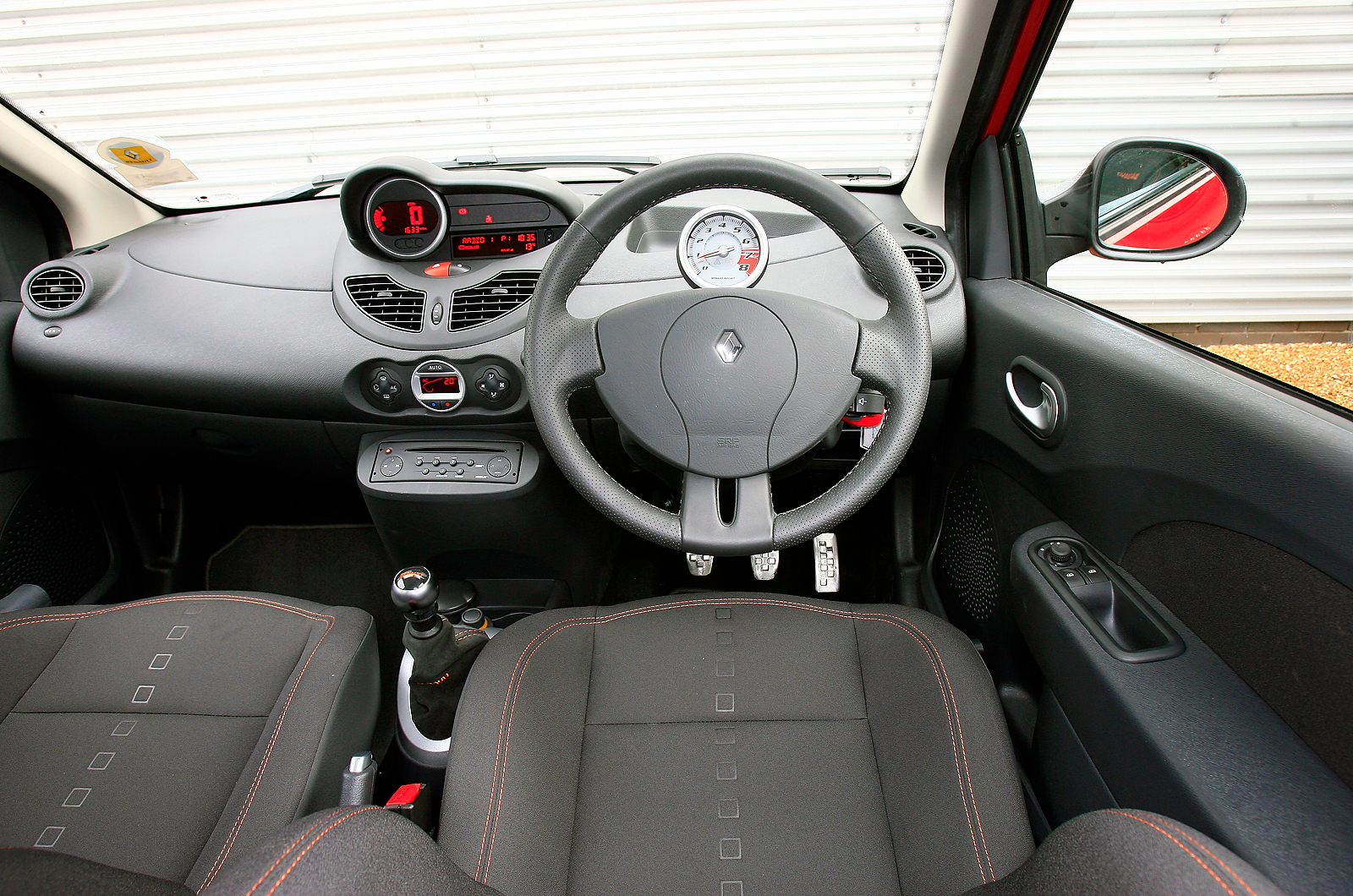 Renault Twingo RS133 dashboard