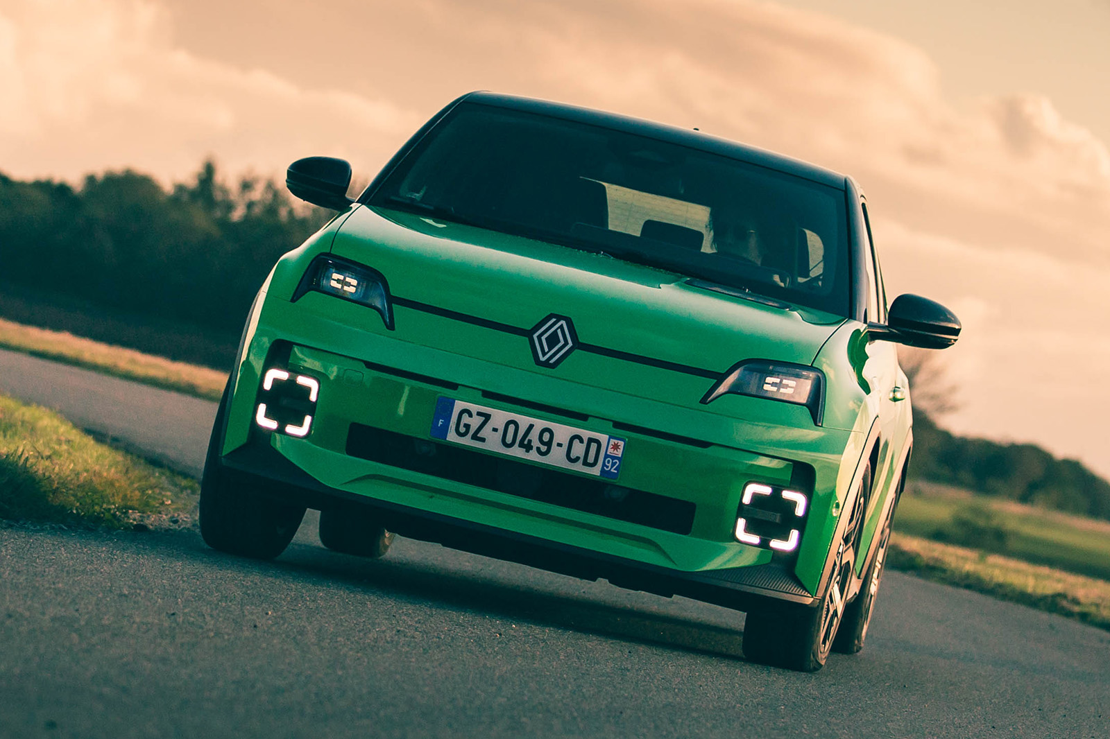 Renault 5 : essai de virage avant Renault 5 : essai. virage avant