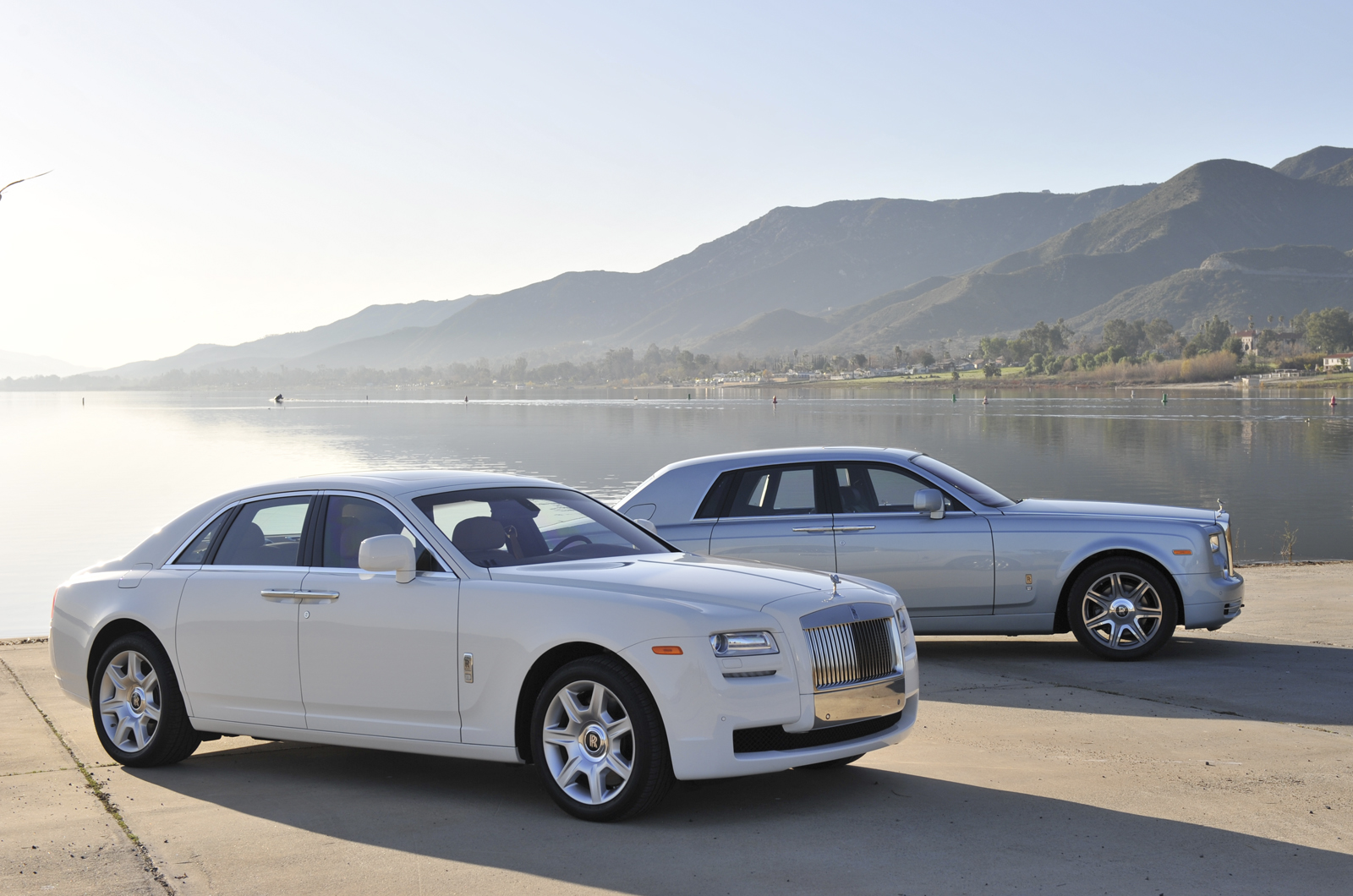 RollsRoyce Ghost Cullinan và Phantom EV sẽ giữ nguyên mức giá như hiện tại