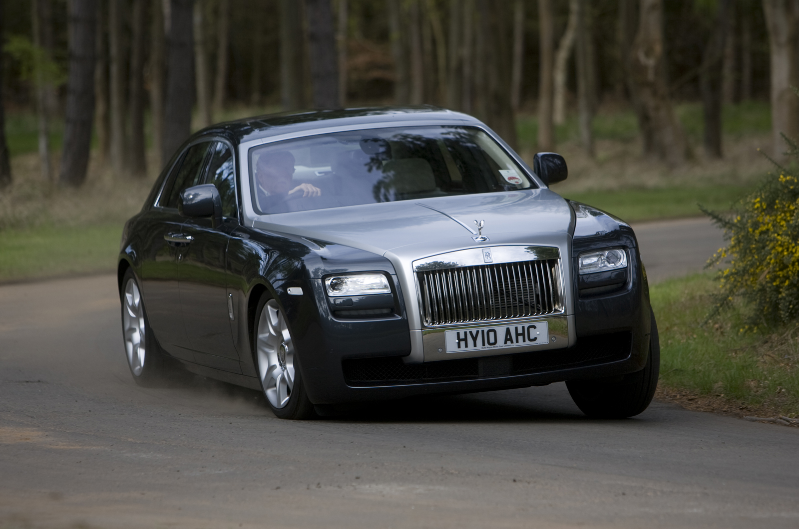 Bentley Mulsanne vs RollsRoyce Ghost