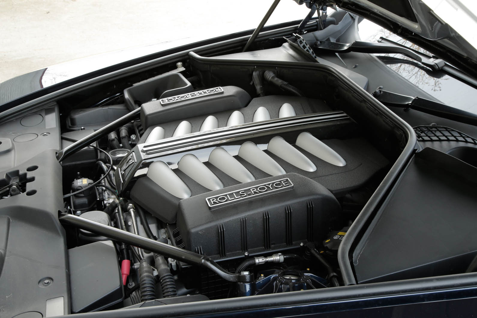 6.0-litre V12 Rolls-Royce Dawn engine