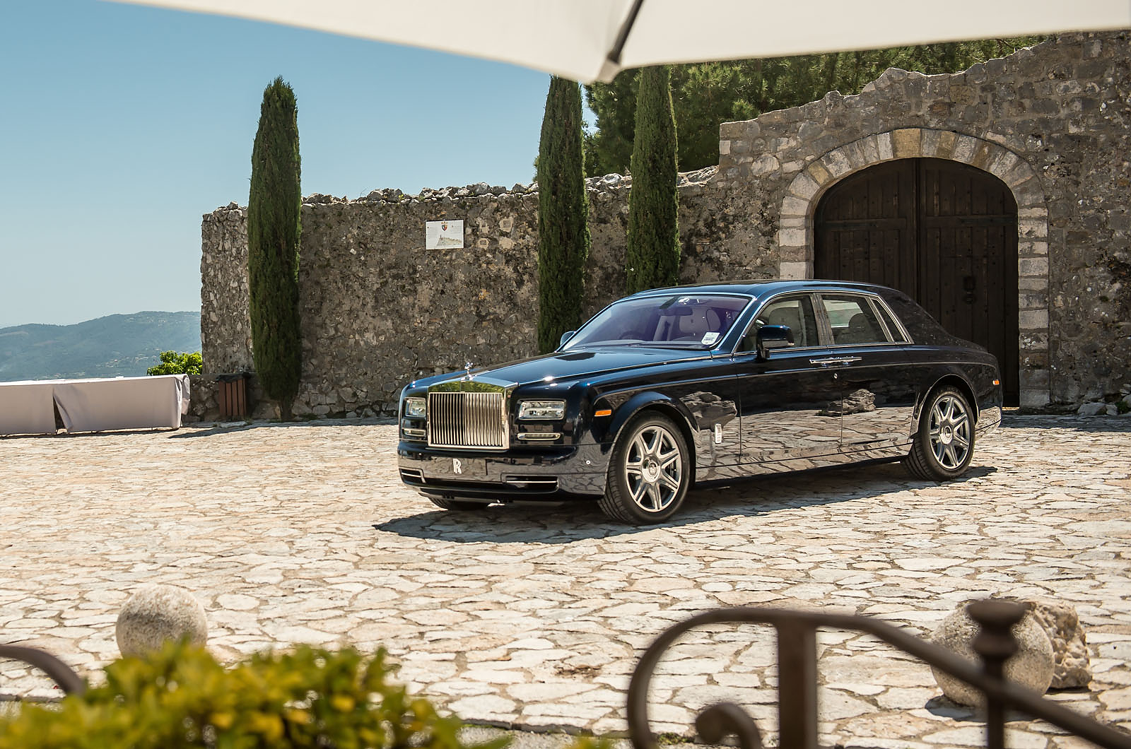 4 star Rolls-Royce Phantom