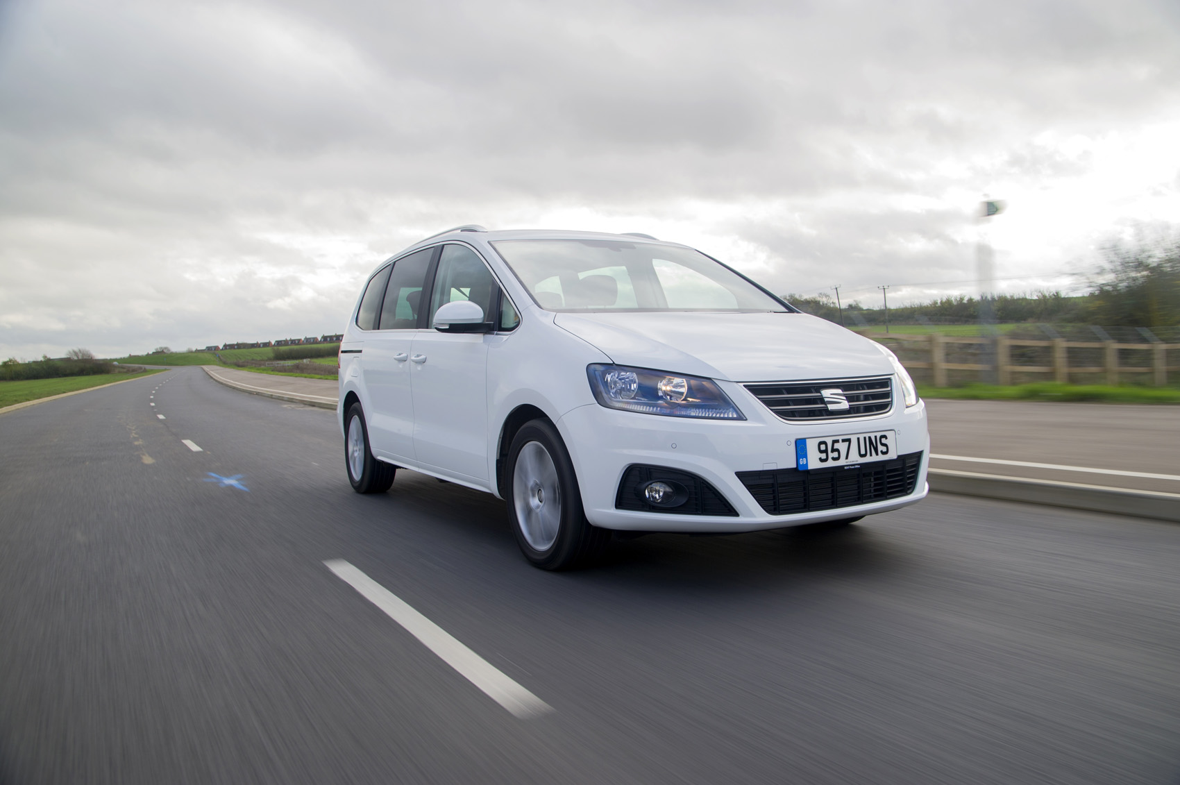 Seat Alhambra front quarter