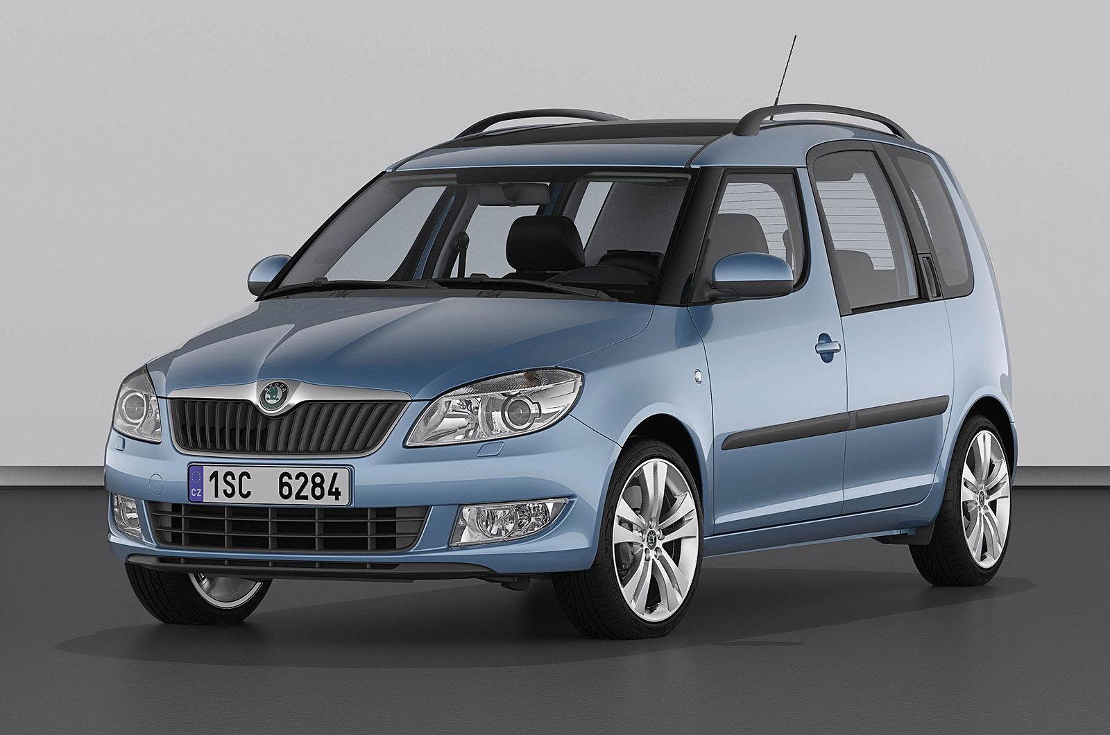 File:Skoda Roomster front-2.jpg - Wikimedia Commons