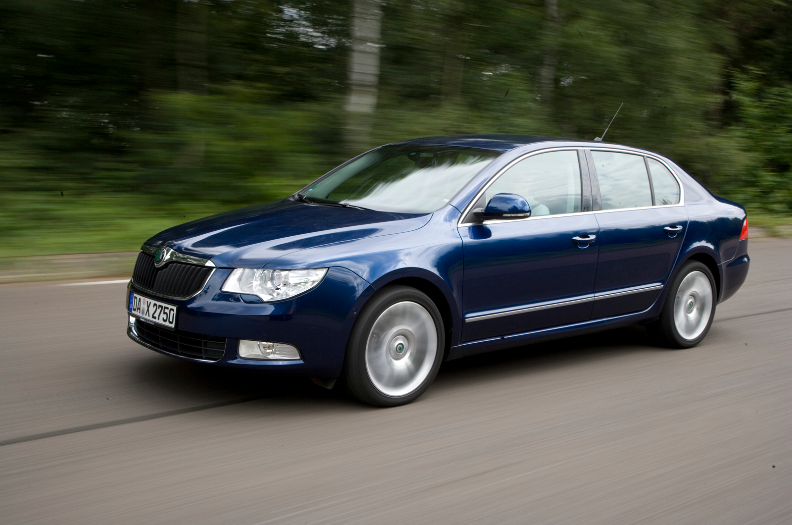 Skoda Superb front quarter