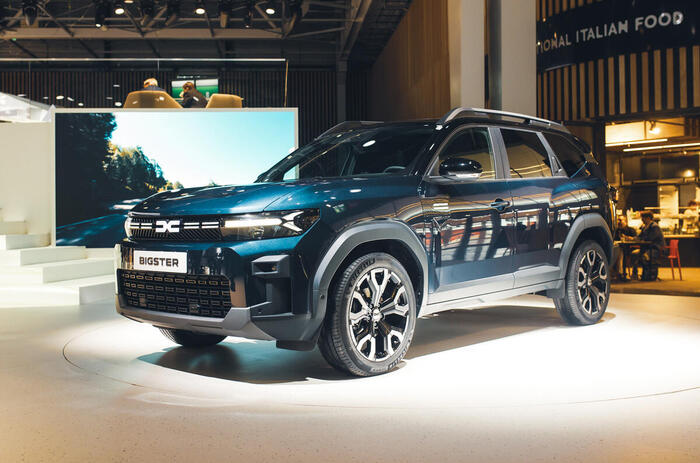 dacia bigster front   paris motor show