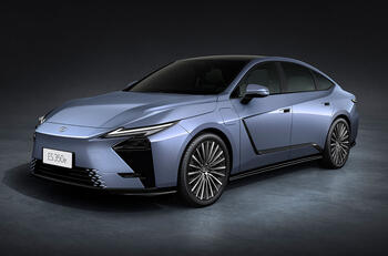 Lexus ES350e 2026 front quarter