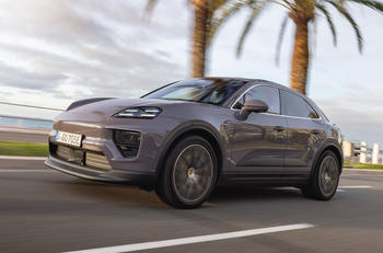 porsche macan 4 electric review 2024 01 front tracking