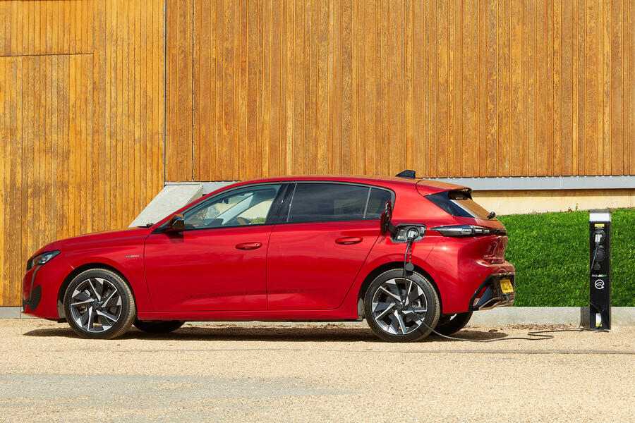 022 Peugeot 308 charging 2022