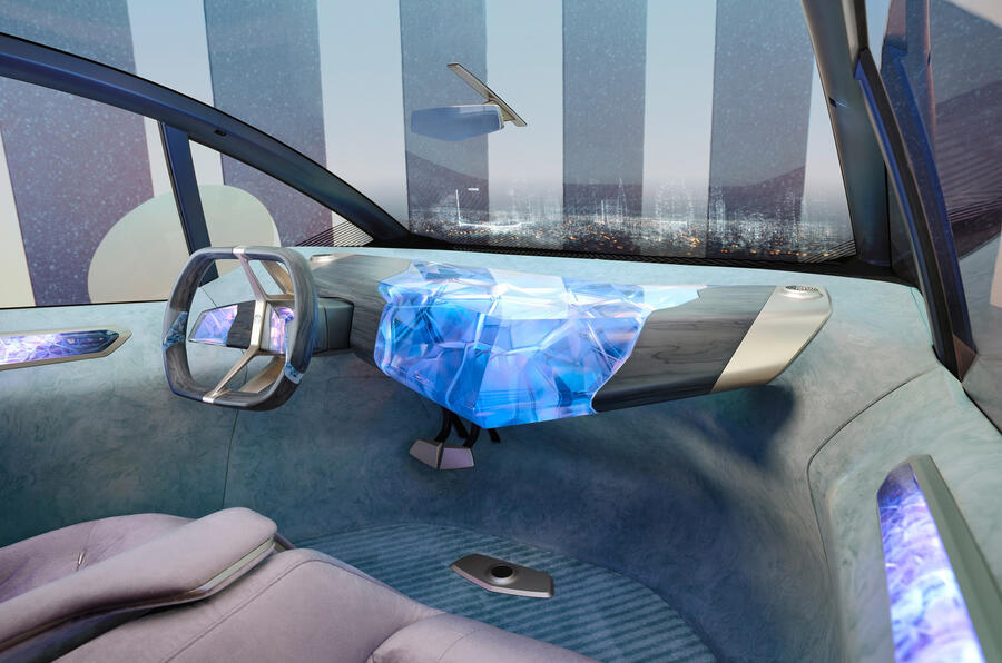 BMW 概念暗示2040年可回收四座位电动汽车