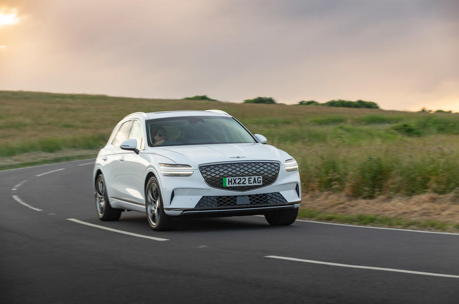 03 Genesis electrified gv70 fd 2022 front corner