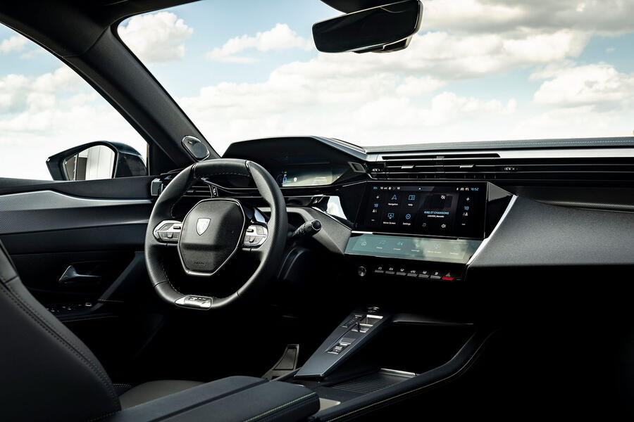 041 Peugeot 408 2022