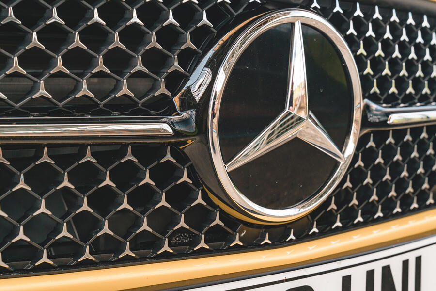 mercedes-benz-a-class-rt-2023-grille-stars